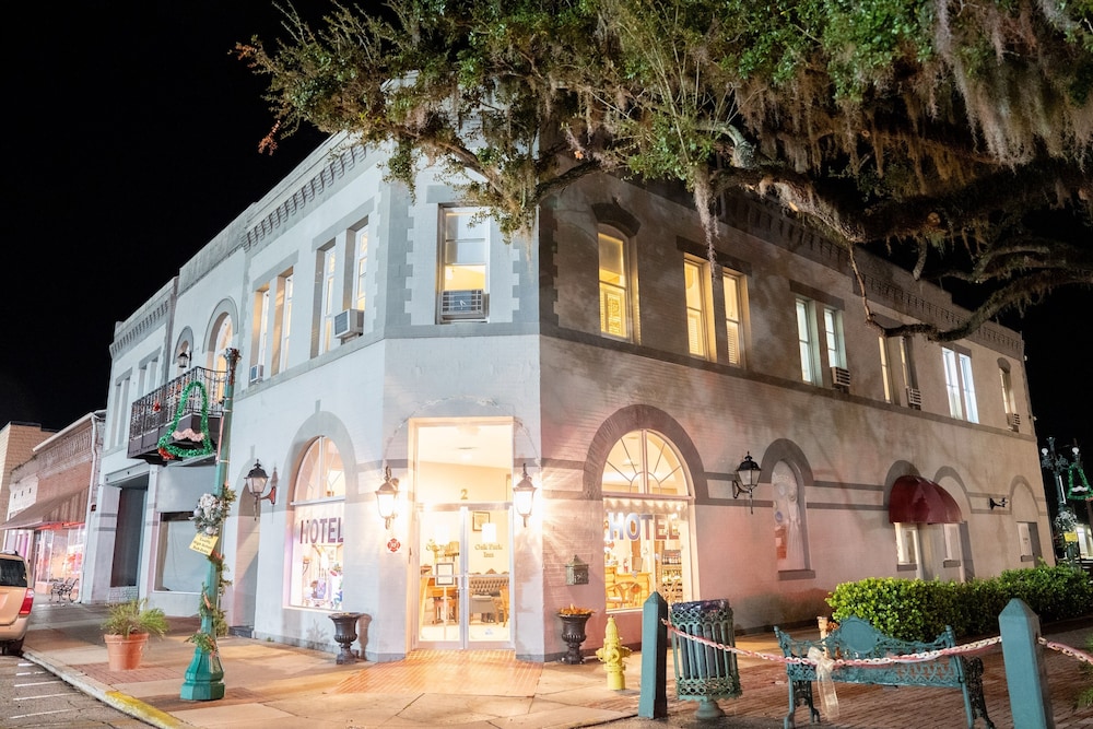 Oak Tree Hotel