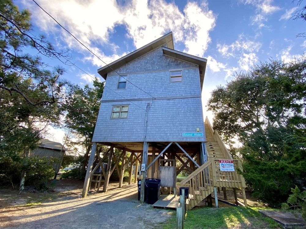 Sound Rider 3 Bedroom Cottage by RedAwning