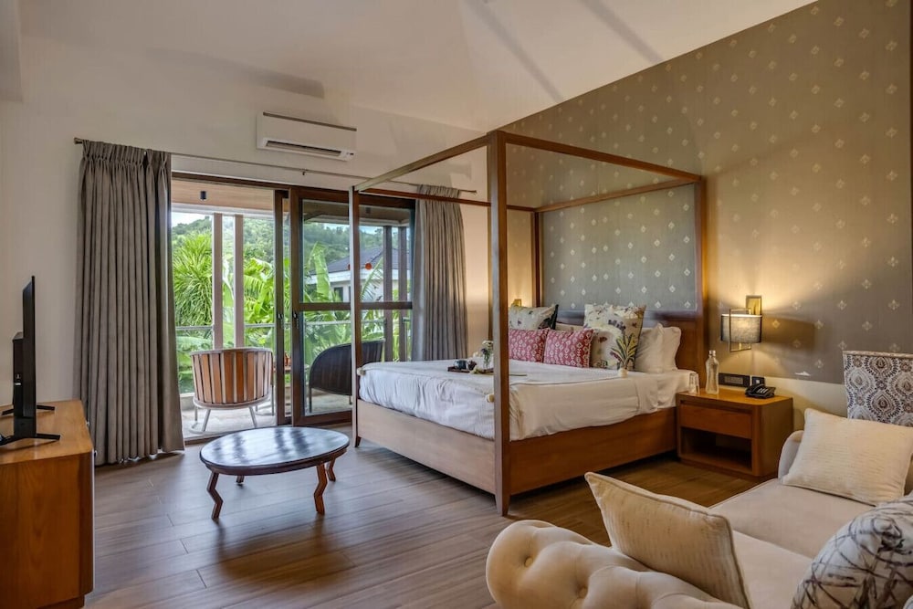 Villa Ayana 5bhk With Pool and Near the Beach
