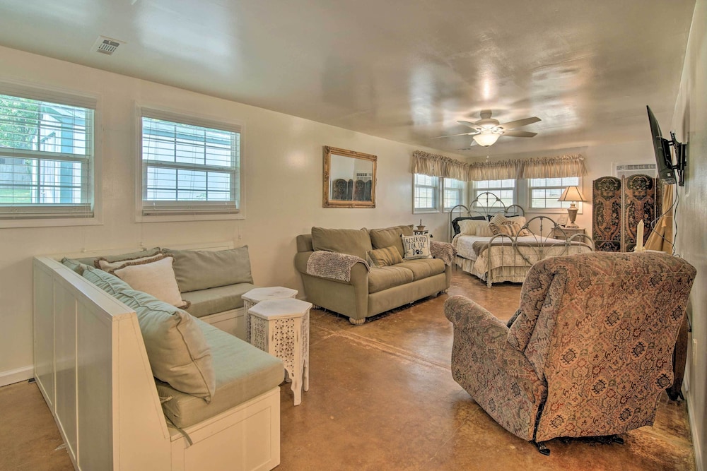 Bright Springfield Home: Walk to Nature Center! view 5
