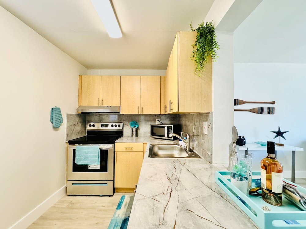 Waterfront 1BR Parking Walk to the Beach