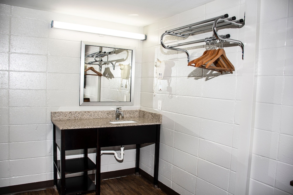 Budget Inn Carthage - Property Image 9