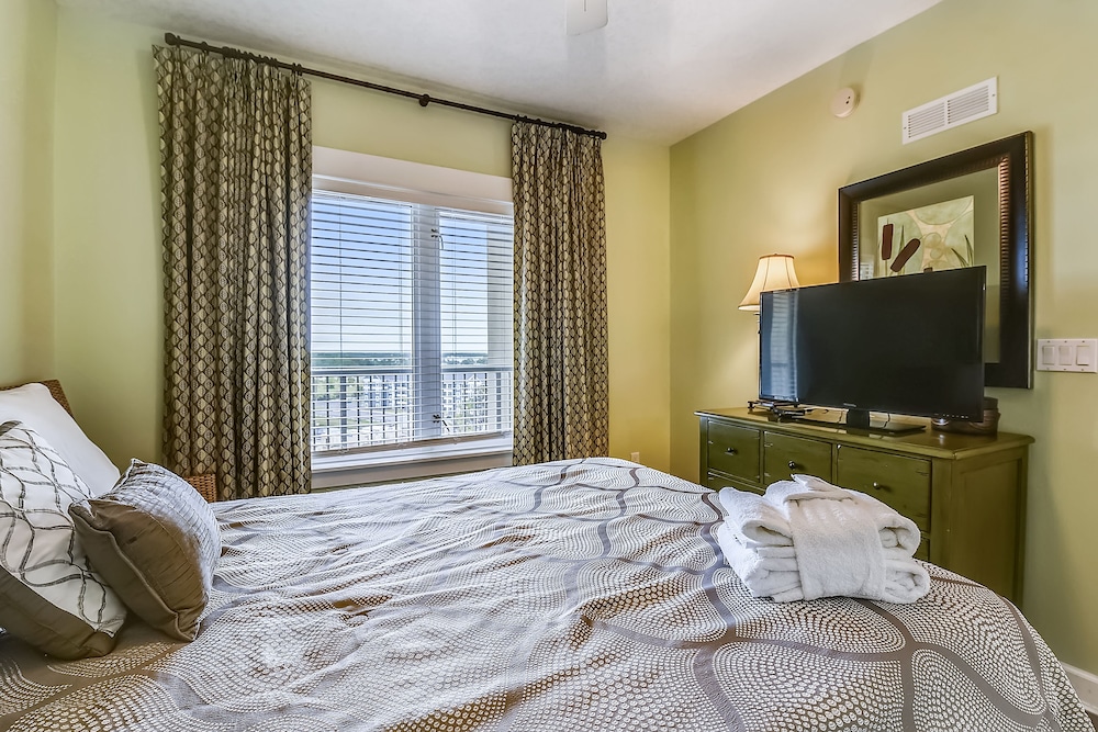 Grand Panama Beach Resort by Book That Condo