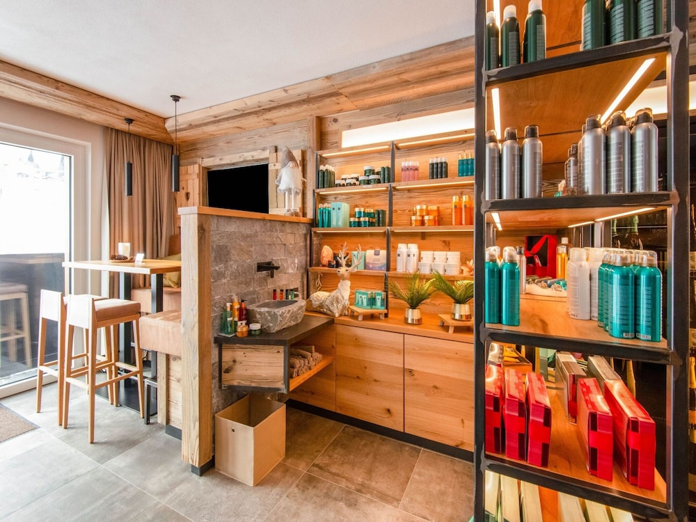 Golden Lodges Rauris Resort With ski Storage