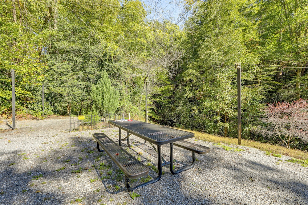 Blue Ridge Mountain Tiny Home: Escape to Nature!