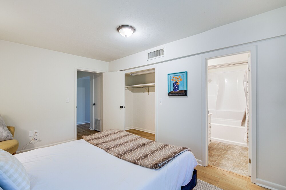 Oxford Getaway: Walk to Oxford Square! - Property Image 25