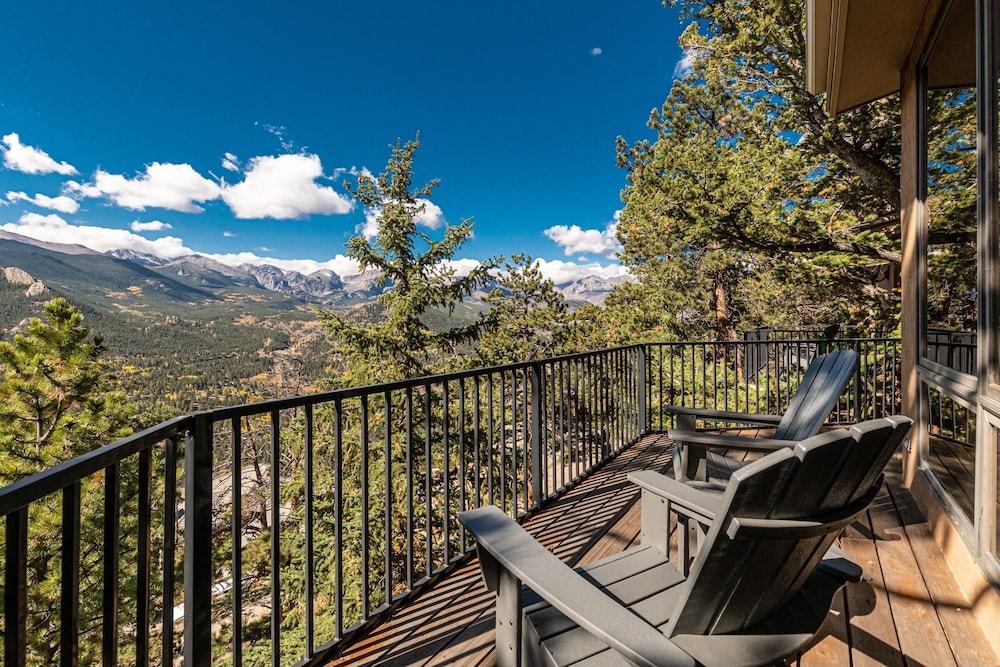 Cedar Upper Luxury Vacation At Windcliff 3 Bedroom Home by RedAwning - Property Image 6