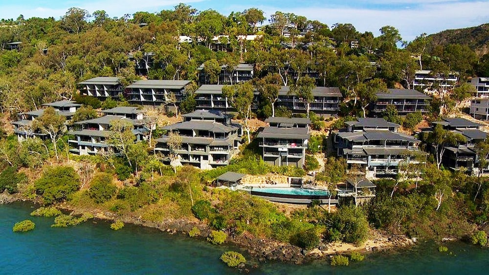 Villa 2 The Edge Oceanfront Deluxe 4 Bedroom Near Marina With Golf Buggy
