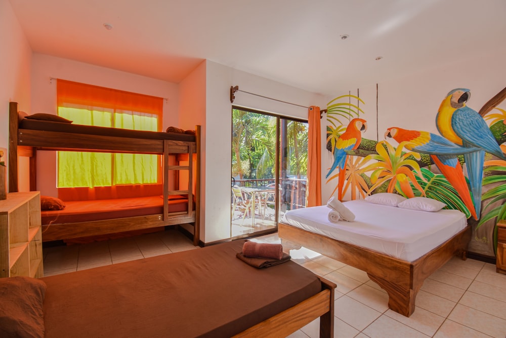 Tramonto ROJO Santa Teresa Guest House view 4
