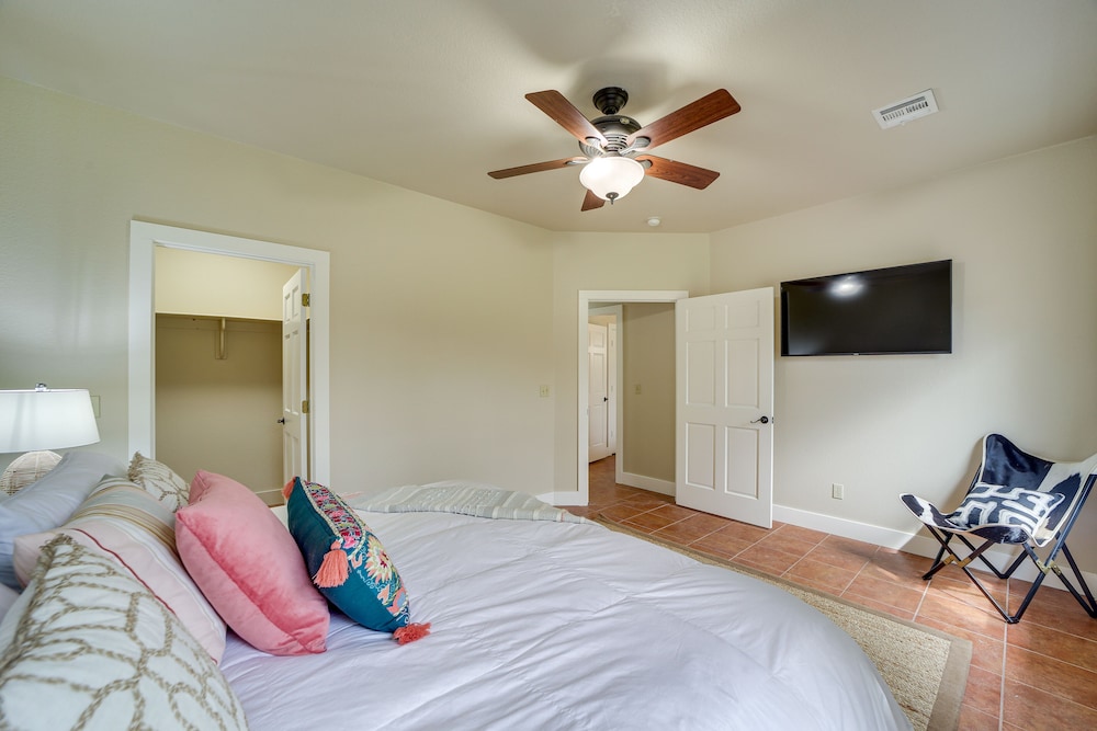 Eufaula Vacations - Lakefront Eufaula Vacation Rental w/ Private Dock - Property Image 5