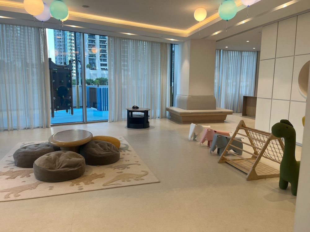 Luxury 1BR 5 star Apt Burj Khalifa View
