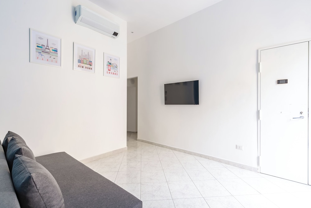 White&Blue Apartment at Sanità by Wonderful Italy