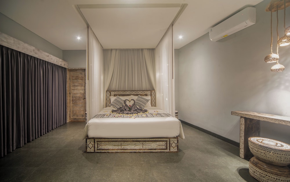 Luxury-Sang Villa-Central Sanur