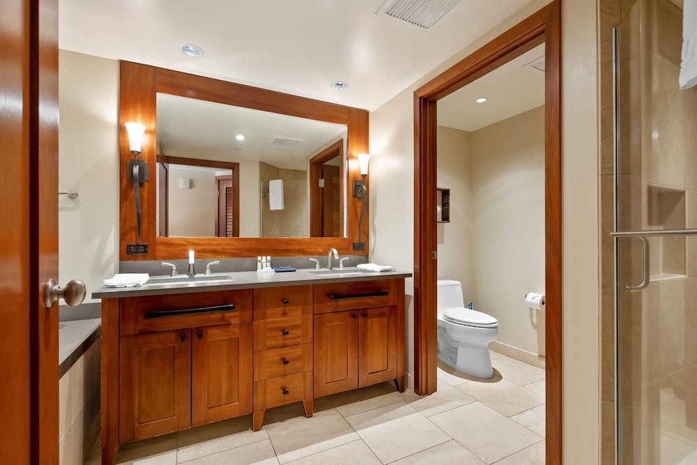 Beachfront Condo at Beach Villas at Ko Olina Hale Hoaloha by Avantstay