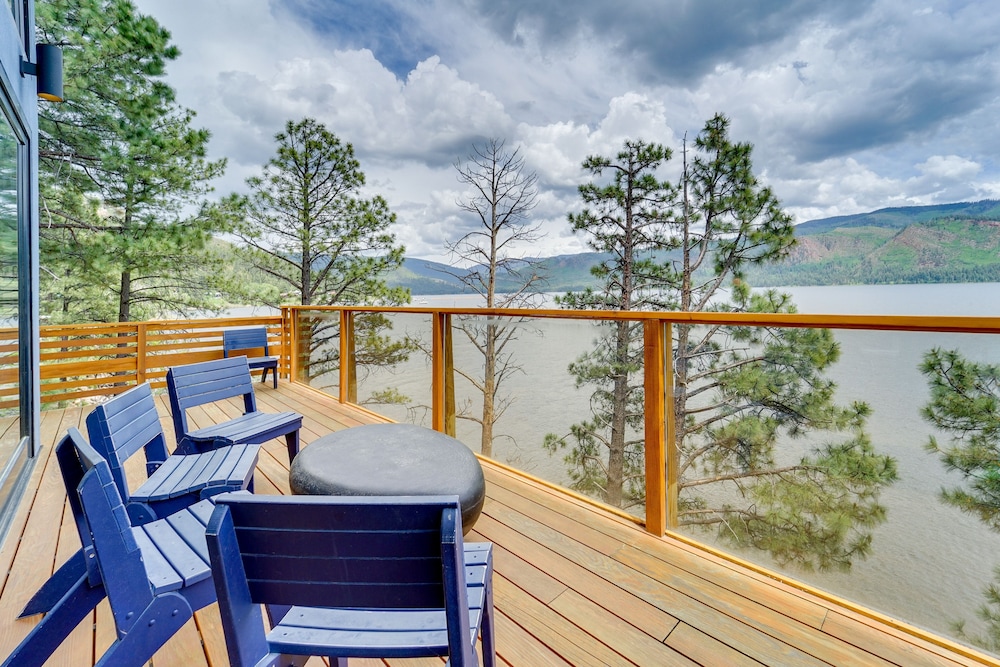 Bayfield Waterfront Cabin: Game Room & Lake Views! view 5