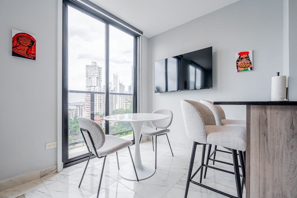 w Situated 1BR w Beautiful View in Calle 50
