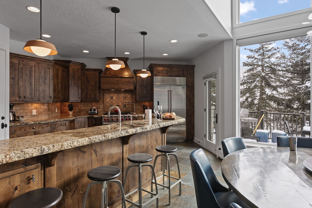 1688 - Five Bedroom with Hot Tub Pinnacle 5 Condo