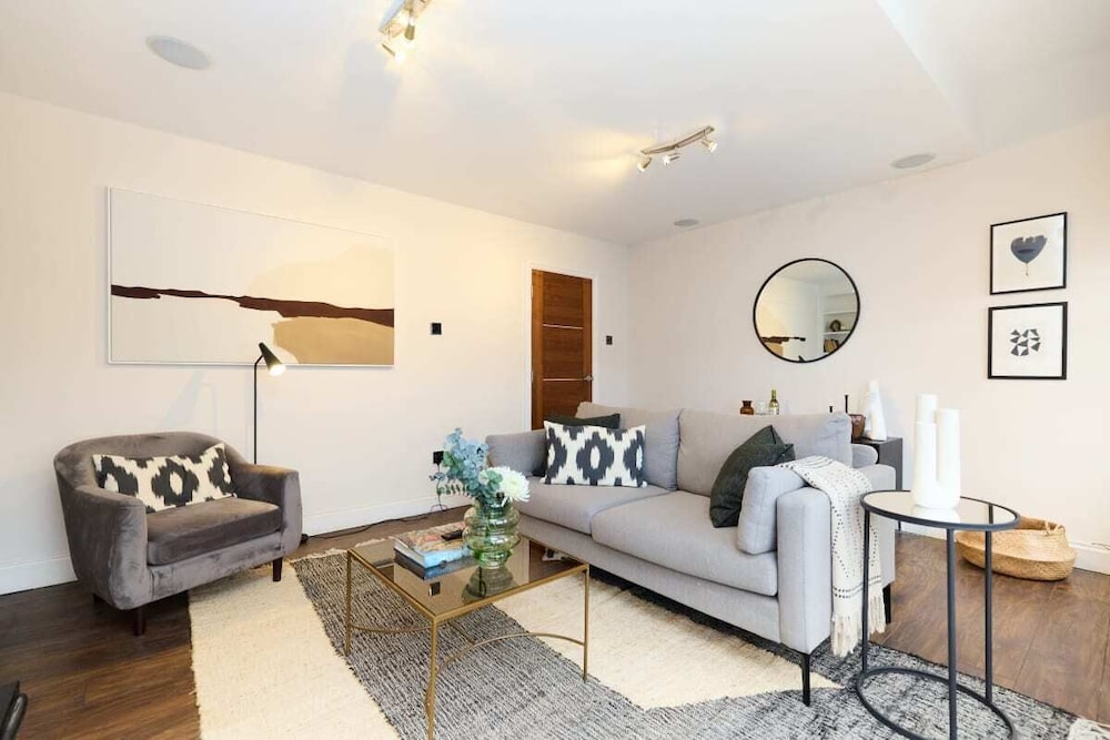 The Kensal Green Place - Modish 2bdr Flat With Study Room