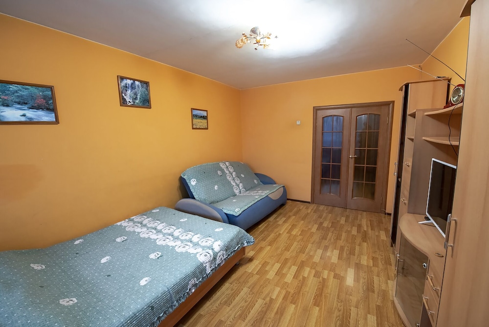 Apartment on Okeanskiy Pr. 48-29 view 4