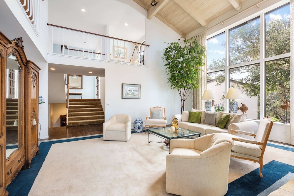 Heavenly Carmel Stay for 10!