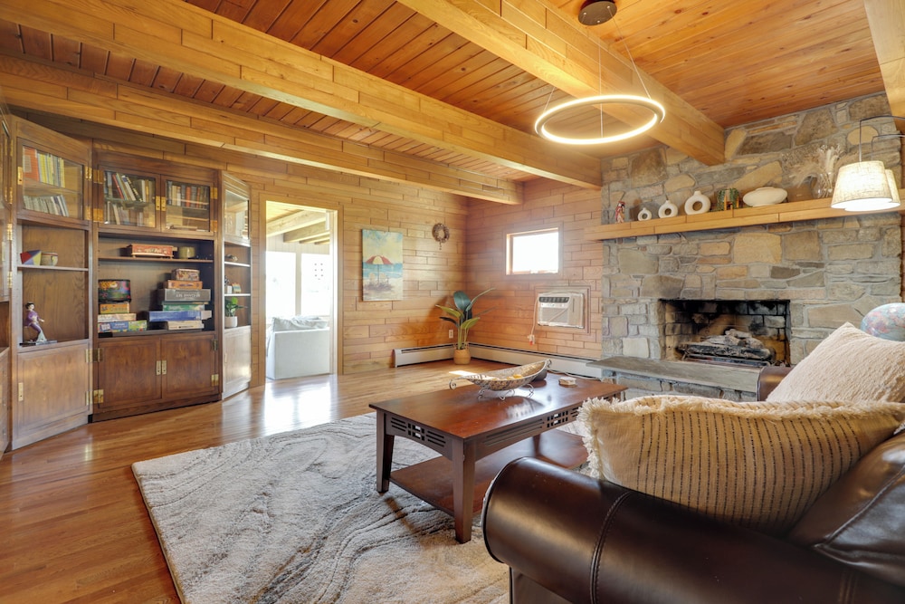 Waterfront Barrington Estate With Hot Tub!