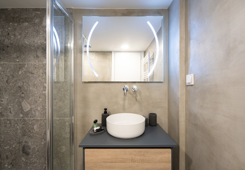 LIV - Comfortable Stylish Escape in Pagrati