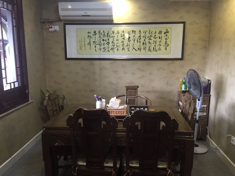 Zunyuelou Inn Tongli