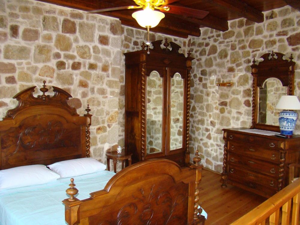 Lithos Traditional Houses