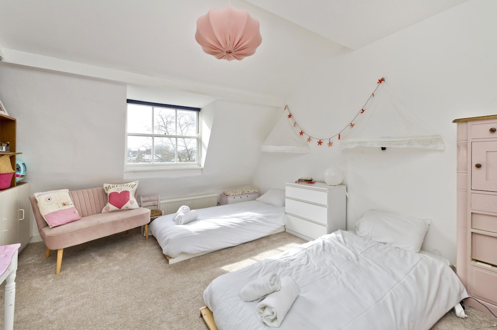Historic Family Home Near Hampstead Heath by Underthedoormat