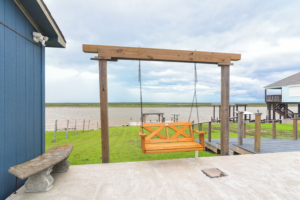 Seabreeze Retreat: Waterfront Home Near Sargent