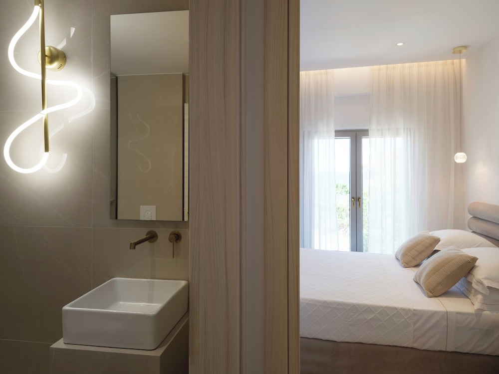 Golden Luxury Suites