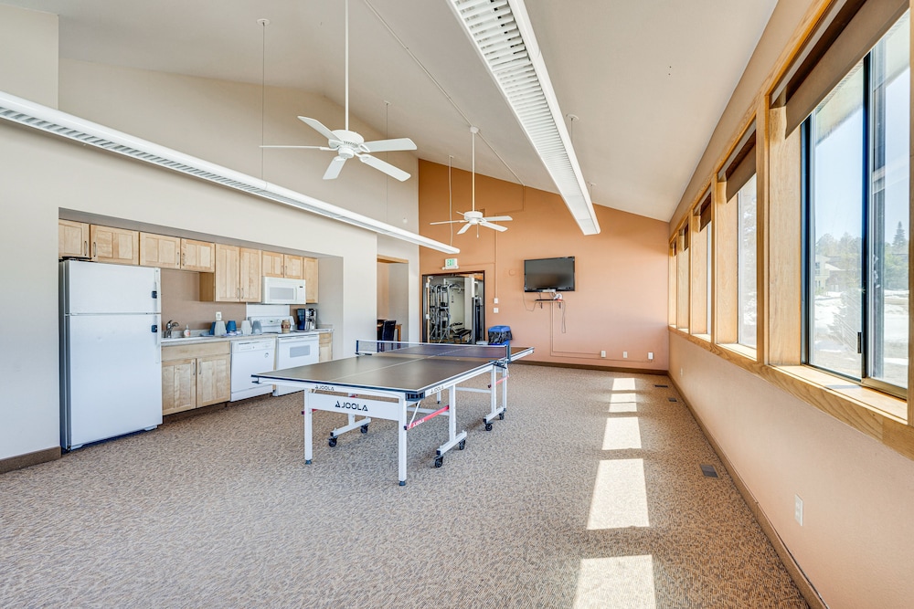 Fraser Condo w/ Ski Shuttle & Resort Amenities!