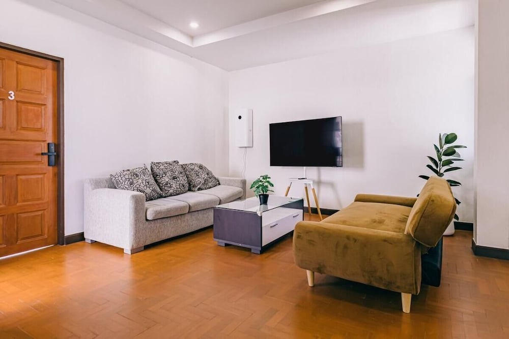 Modern Family House - 4 Bedrooms 5 Mins From Old Town With Gallery - Deja Home