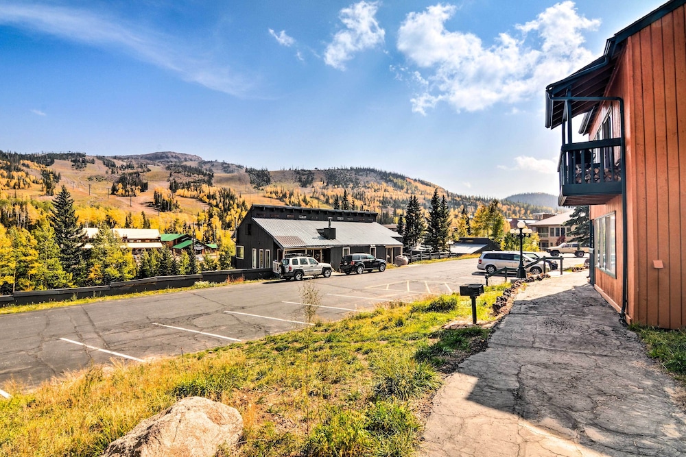 Cozy Studio w/ Fireplace ~ 1 Mi to Ski Resort view 5
