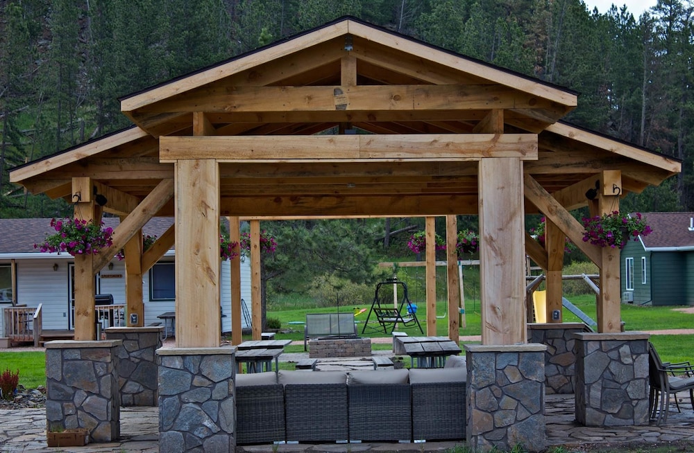 Black Elk Resort Cottages and RV Park