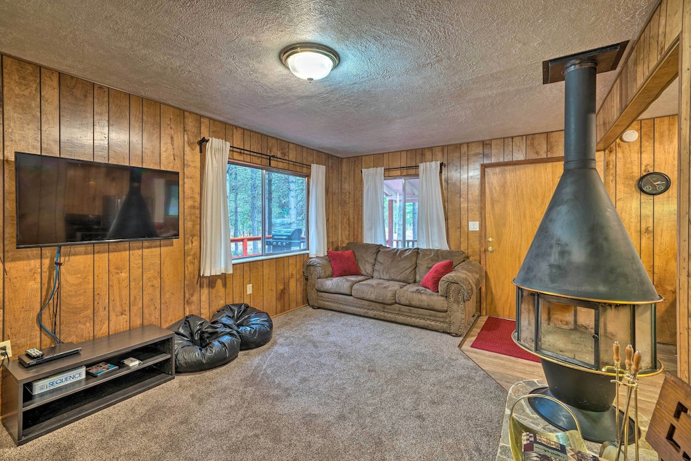 2 Cozy Island Park Cabins w/ Near the Lake! view 2