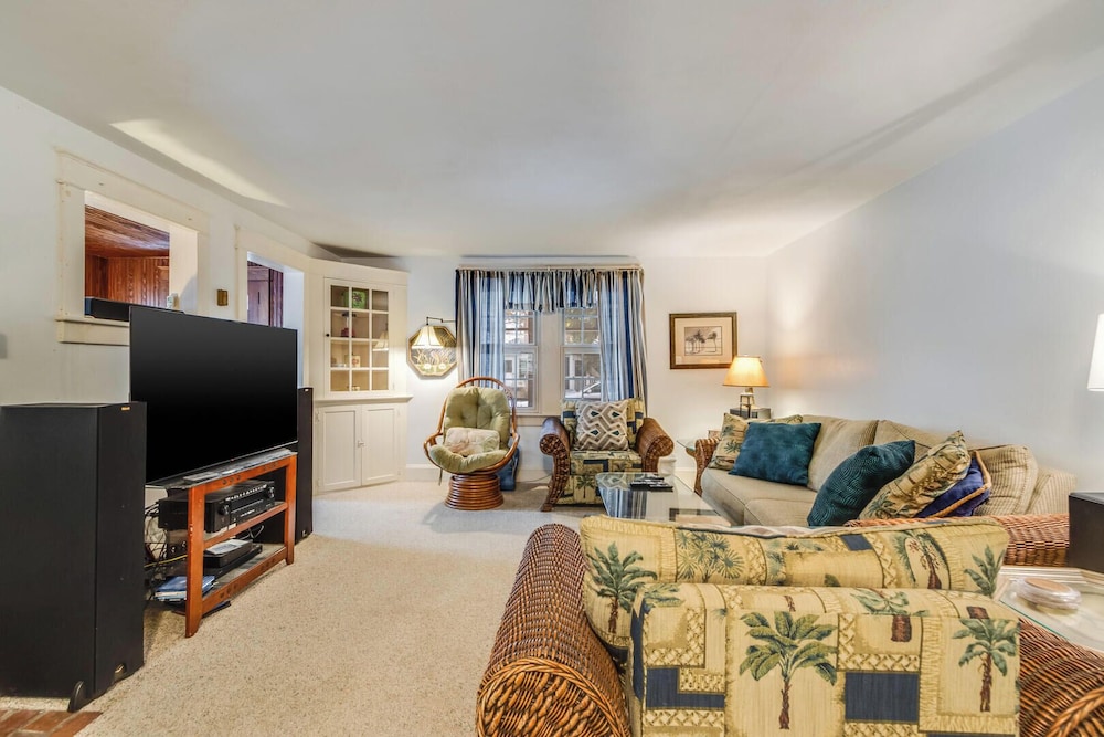 Hickman Street 208a