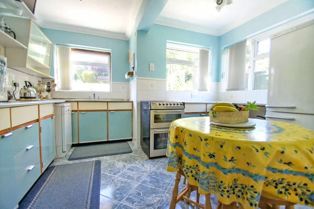 Dean Court Garden Parking by Brighton Holiday Lets, photo 16