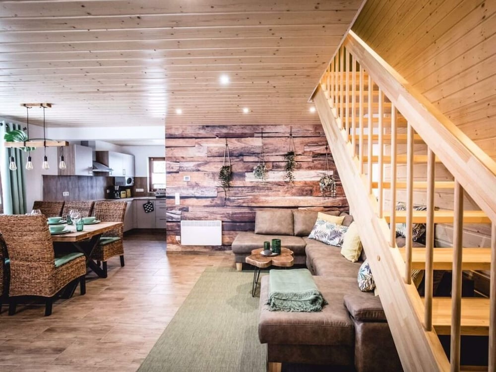Woodland Modern Retreat
