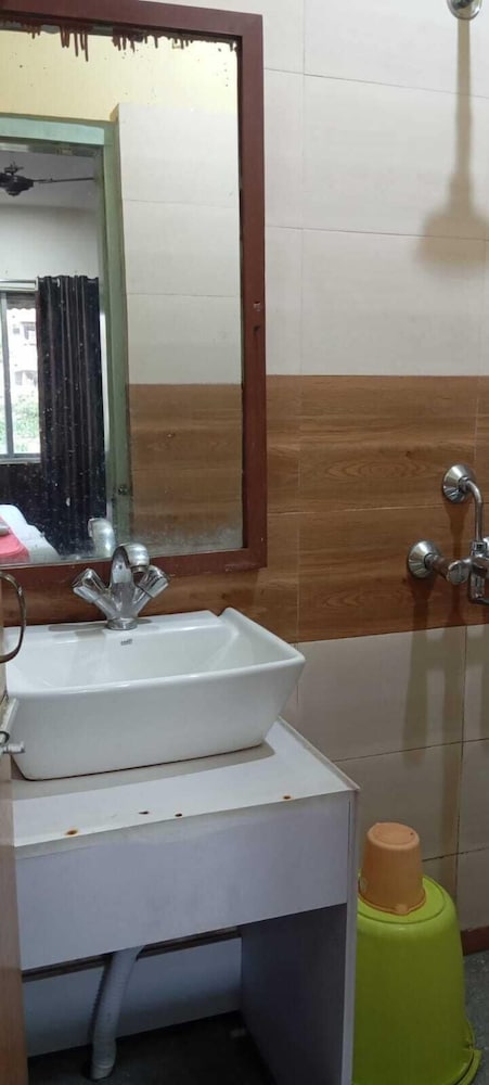Holiday Inn Guest House