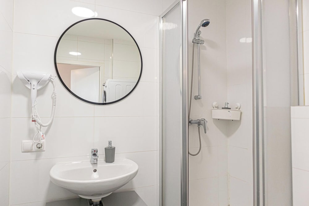 Stylish Modern 1BR 1LR Apartment Vienna
