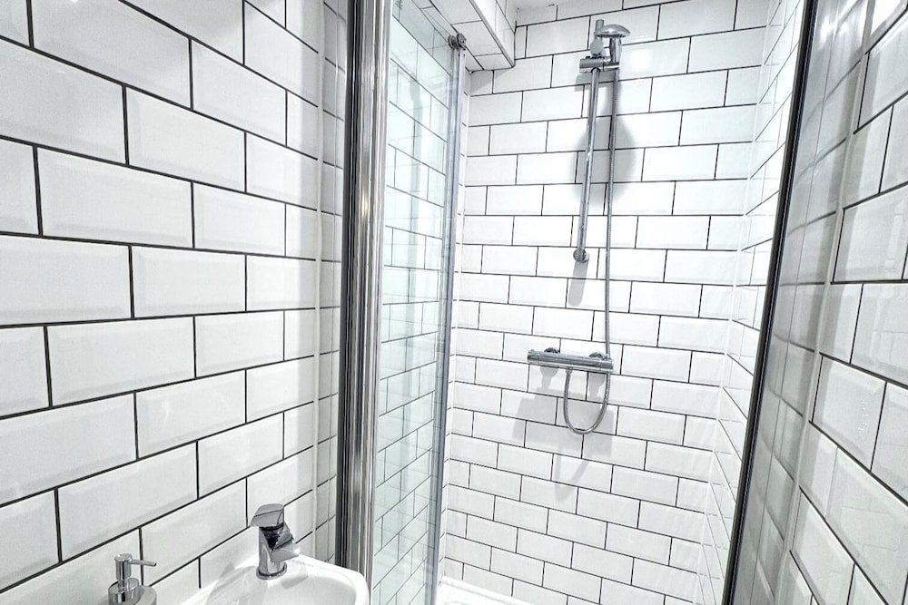 Housesleeps10-5bed- Citystay-parking-tv