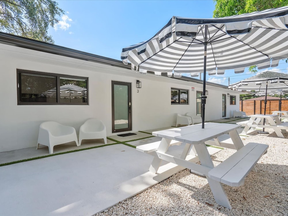 Fresh Modern With Pool Oasis