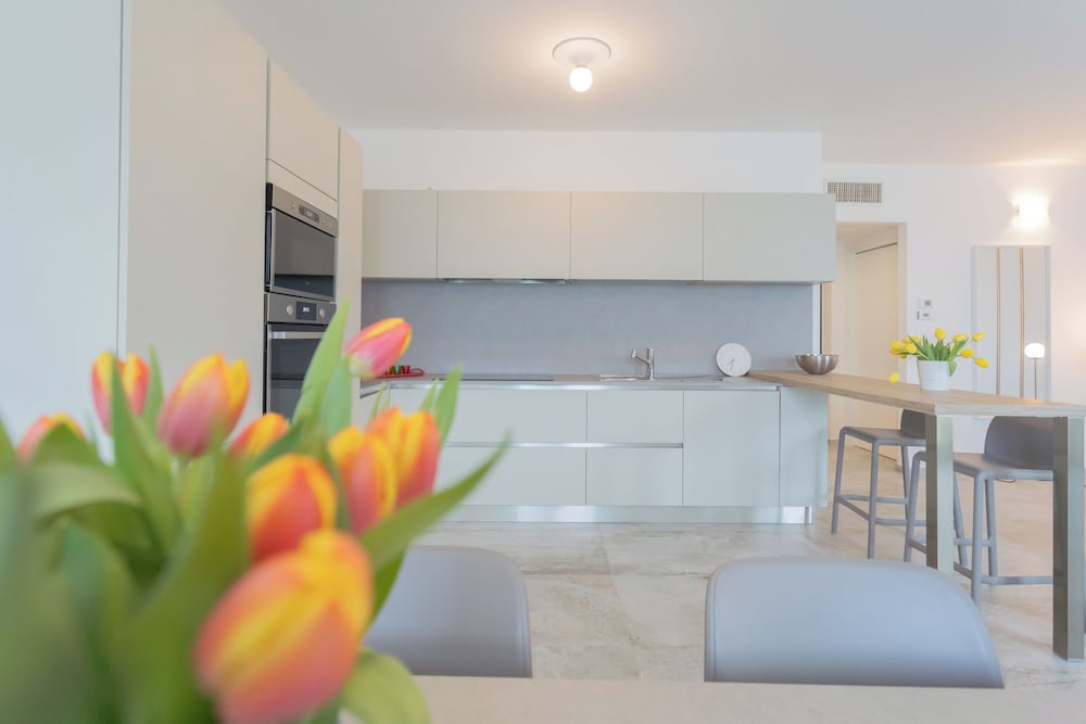 Dream Lake Apartments by Rent all Como