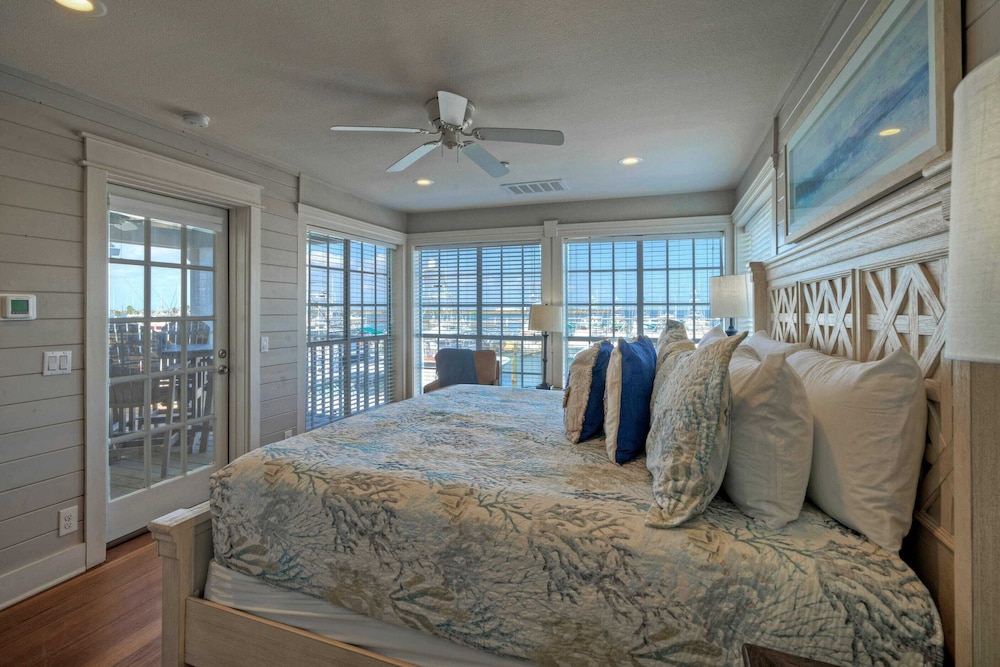 Blue Marlin & Dolphin Buyout Marina-front Escape for 10 Guests Walkable Access to Port A