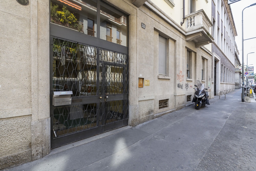 notaMi -  Titty House Crocetta