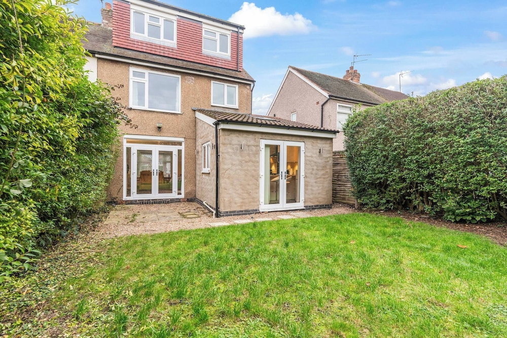 Beautiful 5 Bedroom Home in Coventry 14min to NEC