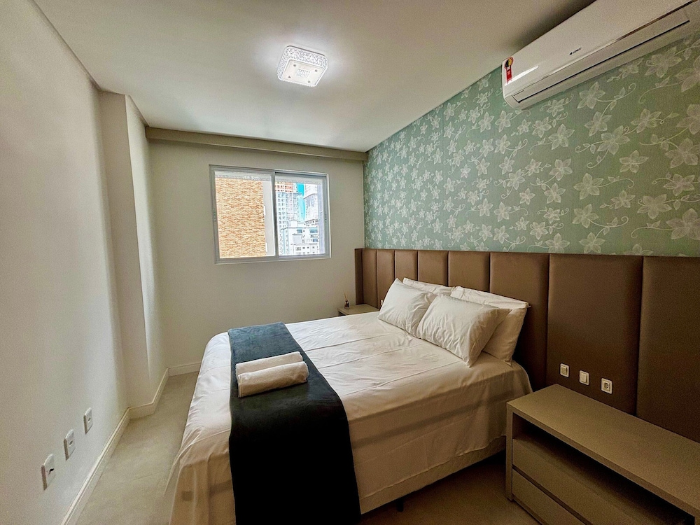 Apt w/ Gourmet Balcony 450m From Beach Reb0802