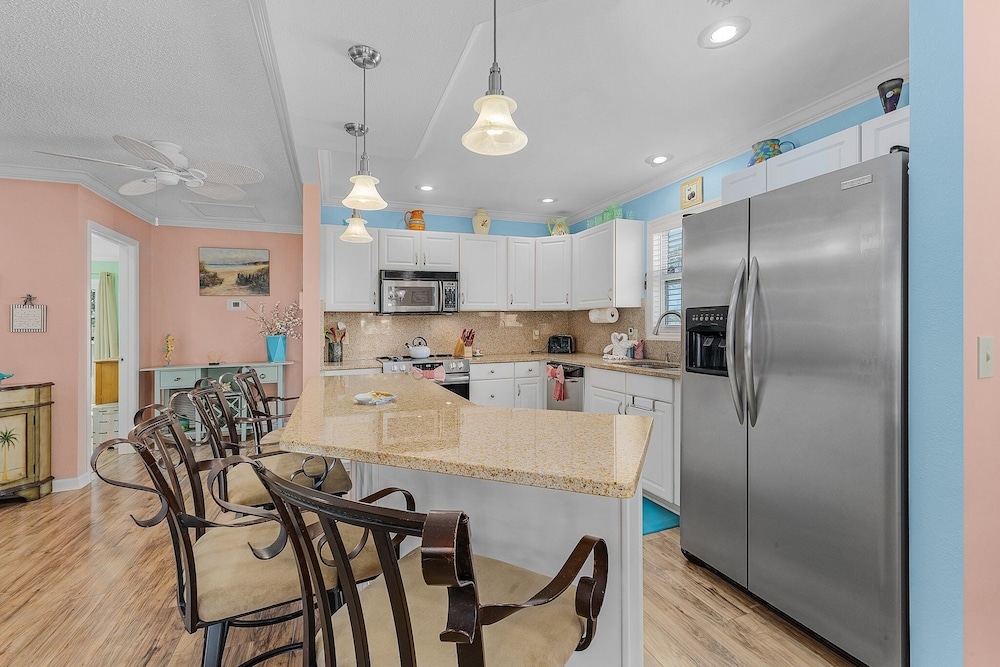 140 Barefoot Bungalow: 4br/2ba W/ Heated Pool! 4 Bedroom Home