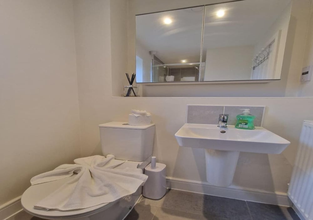 3bedroom Near Nec & Airport W/parking and Garden